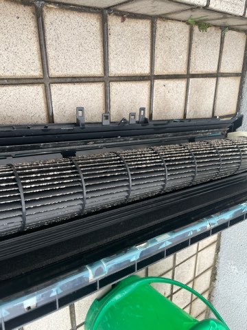 ダイキン製ノーマルエアコンの背抜き（完全分解）クリーニングｉｎ調布市！